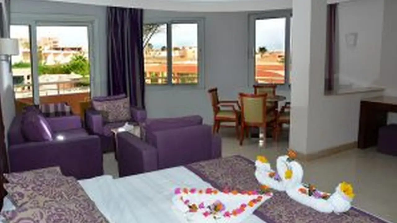 الفندق رومانس & أكوا بارك - العين السخنة